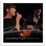 Travelin' Light Duo, chanteuse de jazz lounge, pour animation événementielle, mariage et soirée privée, musique d'ambiance