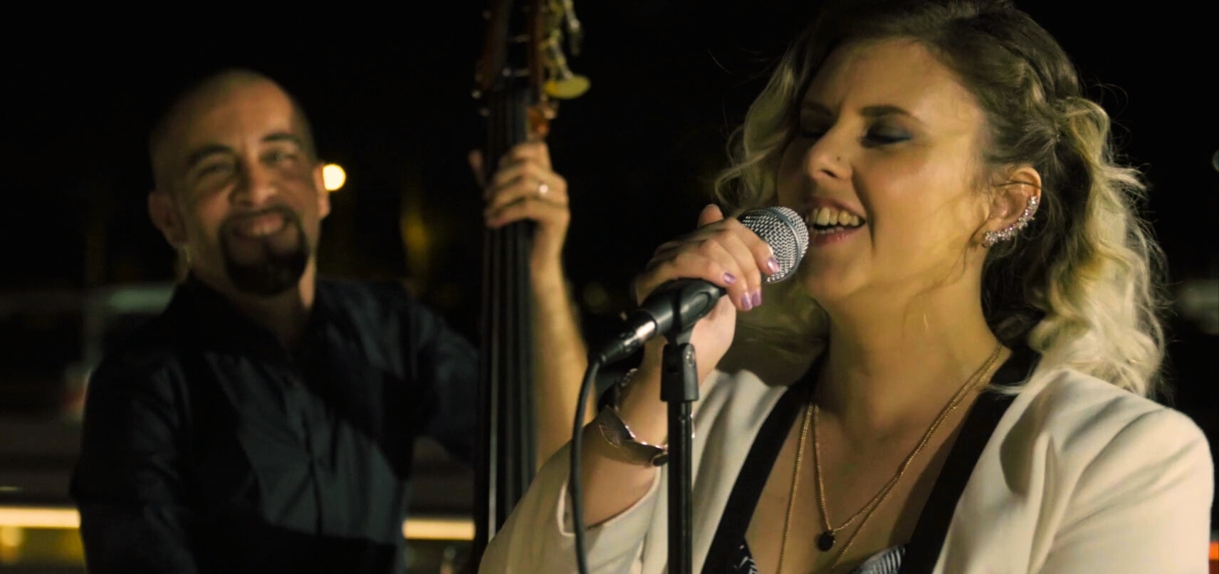 duo avec chanteuse jazz et soul, animation musicale d'un cocktail d'entreprise sur l'Hermes II des bateaux lyonnais