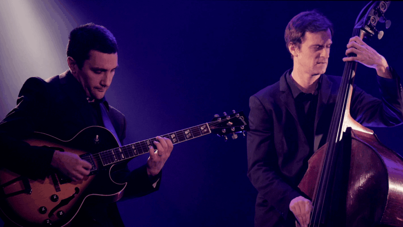 Duo guitare et contrebasse à lyon sur scène pour prestation haut de gamme